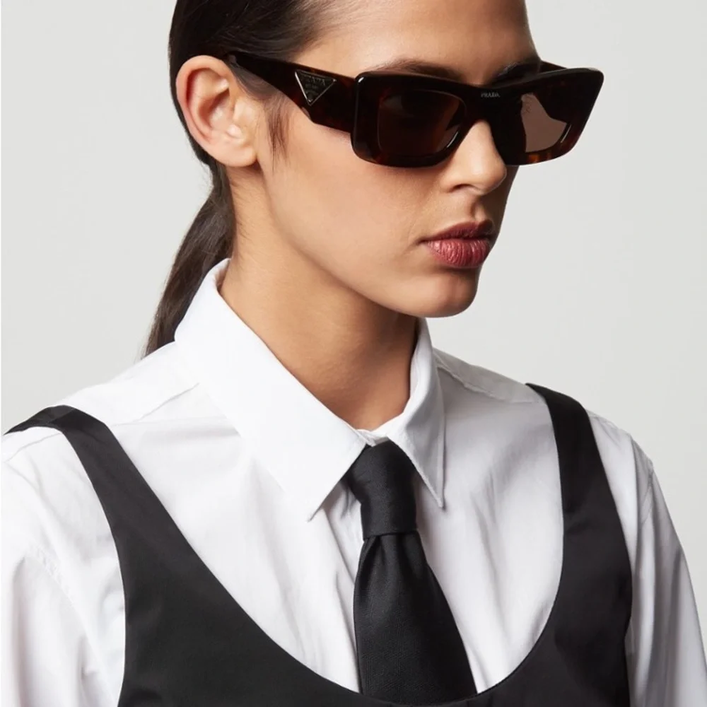 100% authentic Prada Cat Eye Sunglasses - Picture 2 of 9